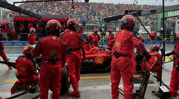 Шарль Леклер не стал винить Ferrari в катастрофе пит-стопе