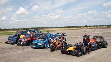 Лиам Лоусон на болиде Формулы 1 устроил гонку с машинами WRC, World RX и мотоциклом MotoGP