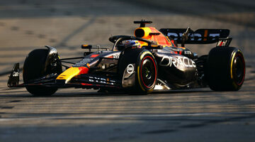 Льюис Хэмилтон назвал возможную причину спада Red Bull Racing 