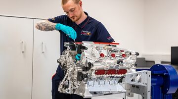 Новый двигатель Red Bull Ford впервые показали на фото