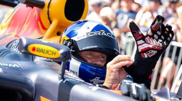 Дэвиду Култхарду позволили прокатиться на Red Bull RB19