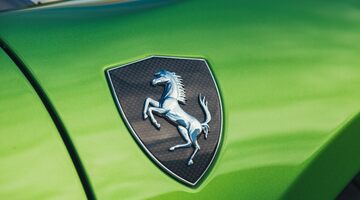 Акции Ferrari выросли на фоне слухов о приходе Льюиса Хэмилтона