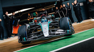 Машина Mercedes 2024 года дебютировала на трассе. Фото и видео