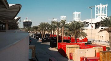 Оборудование команд Формулы 1 доставлено в Бахрейн. Фото