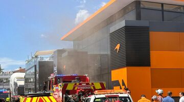 В моторхоуме McLaren в Барселоне произошел пожар. Фото