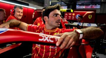 Карлоса Сайнса частично отстранили от брифингов Ferrari