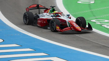 Оливер Берман выиграл спринт в Формуле 2, Антонелли – 15-й