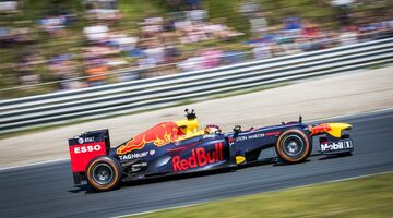 Кристиан Хорнер впервые сел за руль машины Red Bull Racing