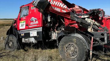 Экипаж МАЗа попал в серьёзную аварию на бахе «Холмы России». Фото