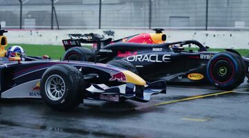 Red Bull свёл на одной трассе машины 20-летней давности
