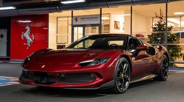 Эстебан Окон купил спорткар Ferrari