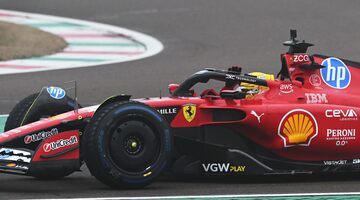 Какие слова прокричали фанаты Ferrari, увидев Льюиса Хэмилтона на трассе?