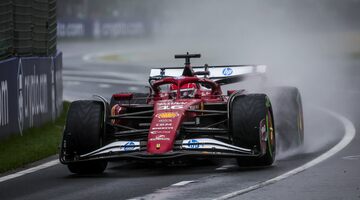 «Что протекает? Это, наверное, вода». Забавный радиообмен Леклера с Ferrari