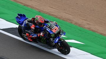 Фабио Куартараро выиграл квалификацию MotoGP в Сильверстоуне