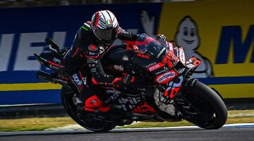 Драма Куартараро и первая победа Беззекки с Aprilia. Результаты гонки MotoGP в Сильверстоуне