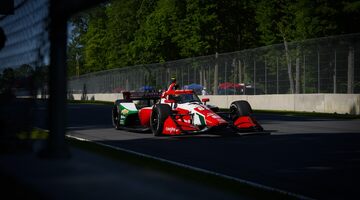 «Как на ручнике». Роберт Шварцман попал в аварию в гонке IndyCar в Элхарт-Лейке