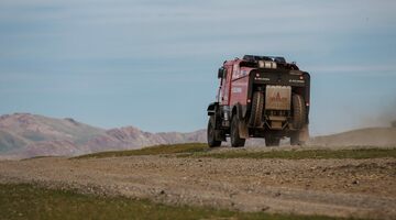 В МАЗе признались, что не смогли догнать КАМАЗ в дюнах