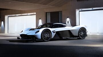 В продаже появился гиперкар Aston Martin Valkyrie Даниэля Риккардо
