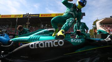 Aston Martin обвинил гравий в сходе Фернандо Алонсо в Монце