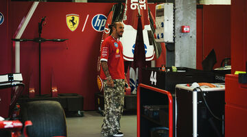 Льюис Хэмилтон распродал коллекцию суперкаров