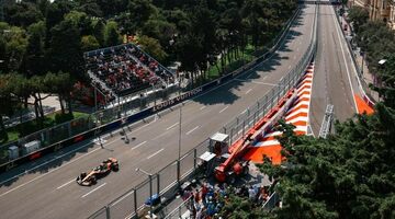 Гонщики McLaren задают темп в хаотичной первой тренировке Ф1 в Баку