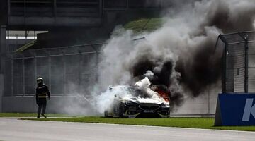 Брат Льюиса Хэмилтона попал в аварию в Сильверстоуне, его машина загорелась