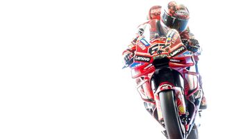 Франческо Баньяя выиграл квалификацию и спринт MotoGP в Мотеги