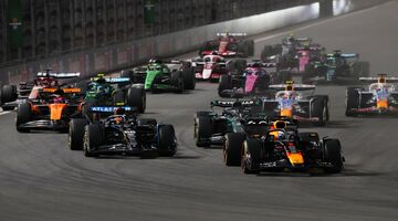 Макс Ферстаппен выиграл Гран При Лас-Вегаса и сохранил шансы на титул