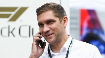 «Конец или возрождение». Виталий Петров назвал 2026 год решающим для Хэмилтона в Ferrari