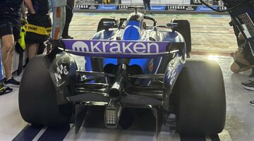 Команда Williams оштрафована за… Отклеившийся стикер