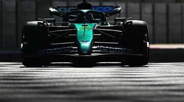 Гонщик Aston Martin возглавил последний в 2025 году заезд Формулы 1 