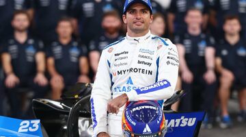Карлос Сайнс: Не испытываю удовлетворения от проблем Хэмилтона в Ferrari
