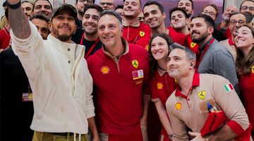 Льюис Хэмилтон посетил базу Ferrari