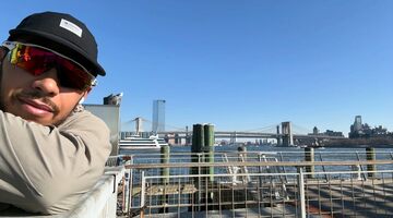 «Это моя любовь навсегда». Льюис Хэмилтон опубликовал фото из отпуска