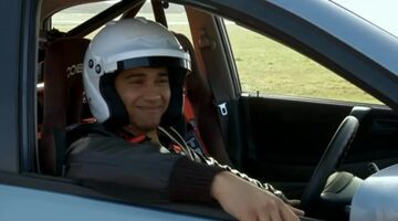 Экс-продюсер Top Gear: Деннис пытался запретить Хэмилтону сесть за руль Suzuki