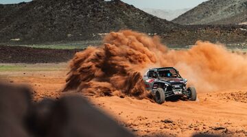 «Не думал, что такое возможно!» Итоги 1-го этапа «Дакара-2026» для экипажа Ременника