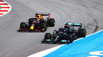 Хельмут Марко рассказал, в чём Ферстаппен уступал Хэмилтону в 2021 году