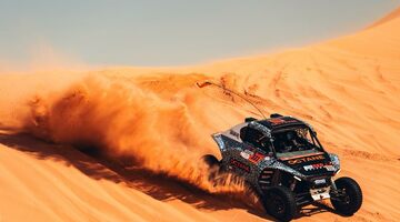 Экипаж Ременника преодолел экватор дистанции «Дакара-2026»