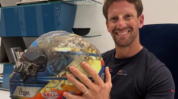 «Важно каждый день жить свою жизнь по-максимуму»: Грожан показал шлем после аварии 2020 года