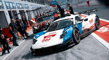 «Ждёшь, что обгоняемый автомобиль оставит место»: Русинов — об аварии Rossa в Дубае