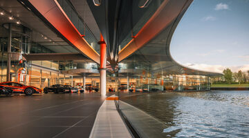 The Race: McLaren запустил двигатель на болиде MCL40