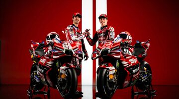 Заводская команда Ducati представила новый мотоцикл Марка Маркеса