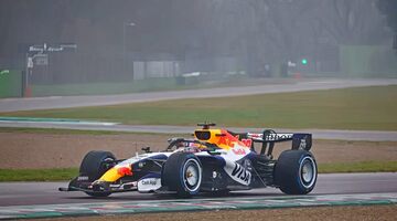 Машина Racing Bulls 2026 года впервые выехала на трассу. Фото