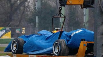 Первая авария в Формуле 1 2026 году: Линдблад вылетел с трассы на шейкдауне в Имоле