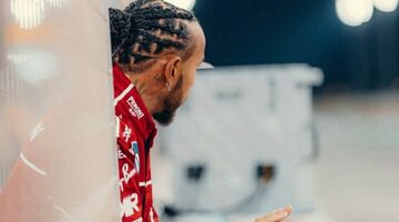 Льюис Хэмилтон остался без гоночного инженера на тесты в Барселоне