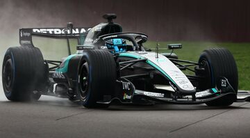 Машина Mercedes W17 дебютировала на трассе. Фото с шейкдауна в Сильверстоуне