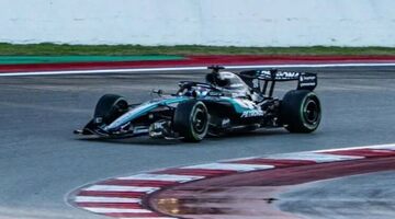 Лидерство Mercedes и первые красные флаги. Итоги первых 2 часов тестов Ф1 в Барселоне