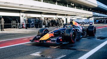 Red Bull Racing быстрее всех на утренней сессии тестов в Барселоне