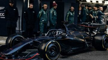 Презентации McLaren и Aston Martin 9 февраля: во сколько и где посмотреть?