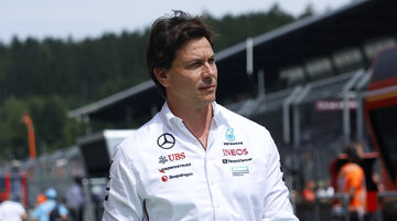 «Эталон». Тото Вольф назвал двигатель Red Bull сильнейшим в пелотоне